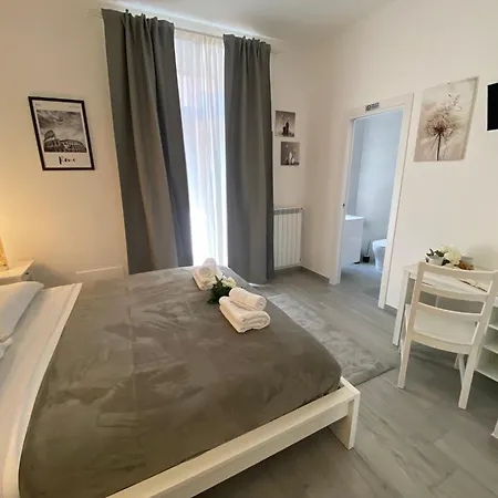 Centro Citta' Softrooms-metro' A 1 Metro Guest house