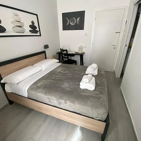 Centro Citta' Softrooms-metro' A 1 Metro Guest house *