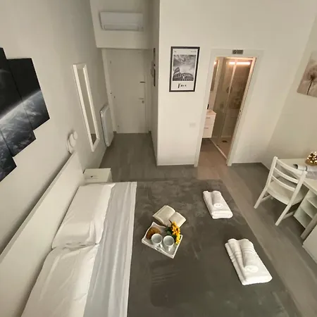 Centro Citta' Softrooms-metro' A 1 Metro Guest house