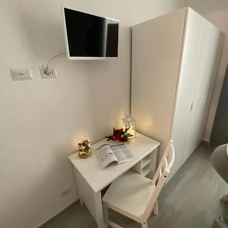 Centro Citta' Softrooms-metro' A 1 Metro Guest house